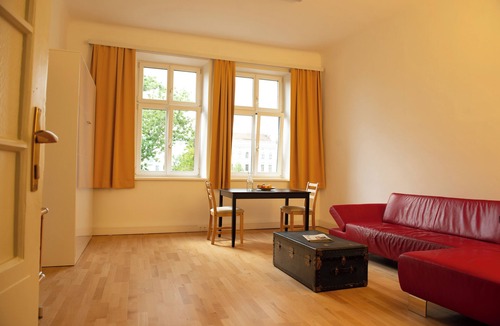 Margareten Apartment | Sunny Wilhelminian-style apartment near the Naschmarkt