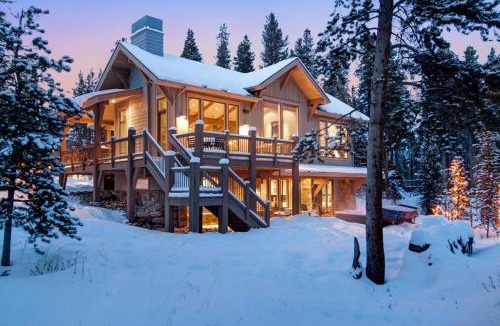 Christie Heights House | Sunrise Ski Haus, Stunning Mountain Views and Private Hot Tub