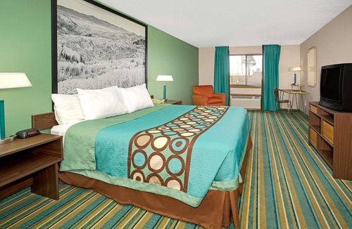 Northeast Park Hill Hotel | Super 8 by Wyndham Denver Stapleton