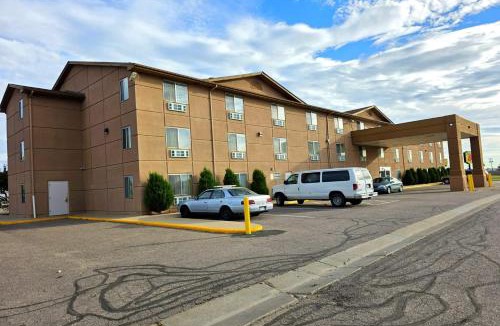 Dupont Hotel | Super 8 by Wyndham Henderson North East Denver
