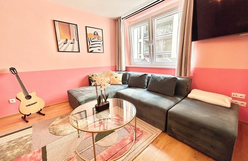 Landstrasse Apartment | Superb 2-Bedroom Apartment 1-Minute from Stadtpark