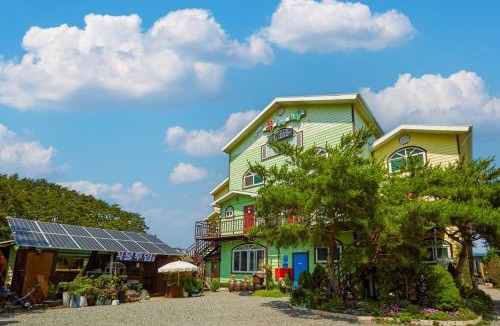 Iwon House | Taean Rainbow Pension