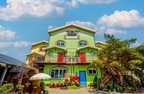Iwon House | Taean Rainbow Pension