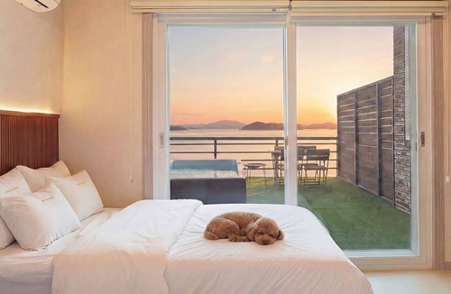 Iwon House | Taean Solpleo Pool Villa