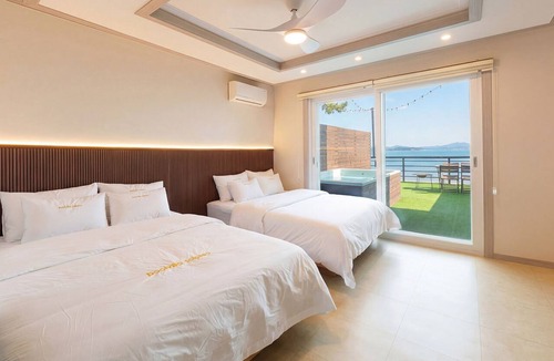 Iwon House | Taean Solpleo Pool Villa