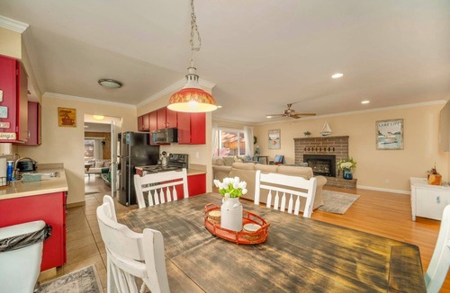 Al Tahoe House | Tahoe Beachy Cabin 3 Bedrooms-Hot Tub-Fenced Yard, Pets OK 846S
