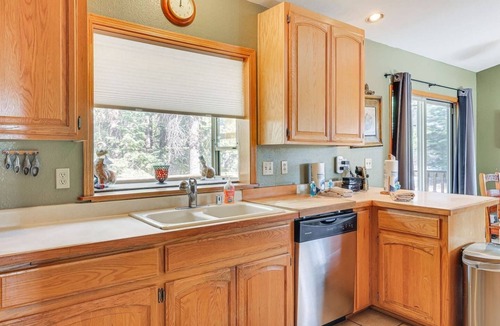 Angora Highlands House | Tahoe Escape | Hot Tub | Pool Table | Shuffleboard