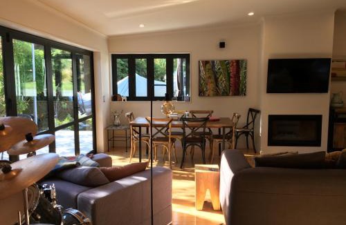 Kelvin Heights Apartment | Te Toka - Self Contained in Kelvin Heights