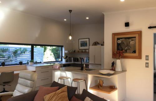 Kelvin Heights Apartment | Te Toka - Self Contained in Kelvin Heights