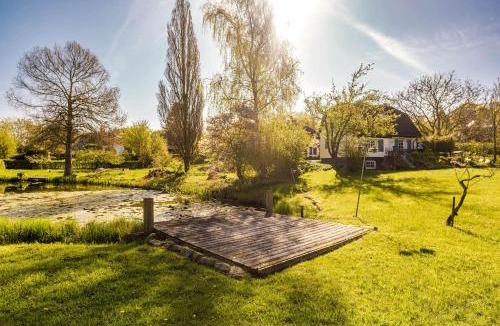 Lindaunis House | Teichrose