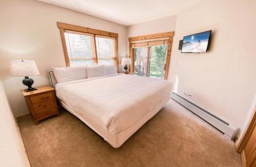 Mountain House House | Tenderfoot Lodge 2604 by SummitCove Lodging in Colorado