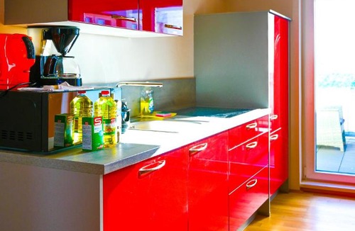 Margareten Apartment | Terrace Apartment for 4 near Naschmarkt & U4 Metro