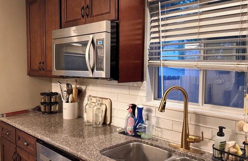 South Kansas City House | Terrific 3-bedroom house with a Pool in Kansas City.