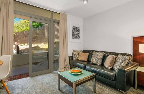 Queenstown Apartment | The Alps Studio - Cosy one bed right in the centre of Queenstown