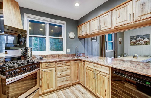 Breckenridge Ski Chalet | The Apres Chalet on Peak 7, Private Hot Tub, Locaton & Great Views!
