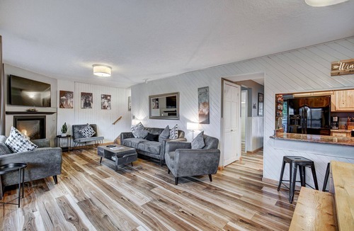 Breckenridge Ski Chalet | The Apres Chalet on Peak 7, Private Hot Tub, Locaton & Great Views!