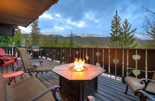 Breckenridge Ski Chalet | The Apres Chalet on Peak 7, Private Hot Tub, Locaton & Great Views!