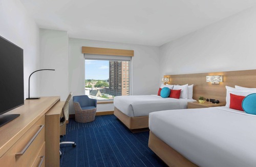 Golden Triangle Hotel | The Art Hotel Denver, Curio Collection by Hilton