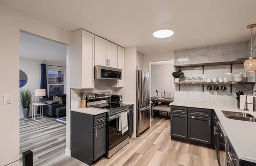 Ralston Valley House | The Arvada Retreat with WiFi, HotTub, Games, Gym and Lounge