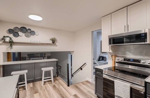 Ralston Valley House | The Arvada Retreat with WiFi, HotTub, Games, Gym and Lounge