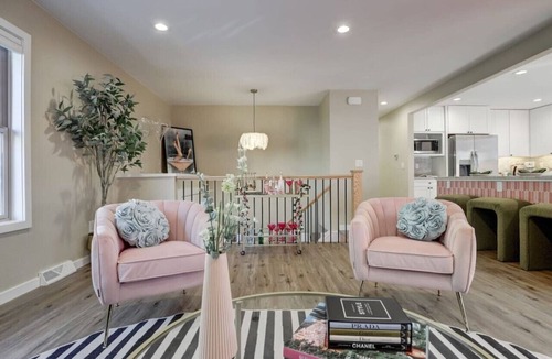 Allendale Area House | The Bubbly Bungalow | Photo Booth + Champagne Wall