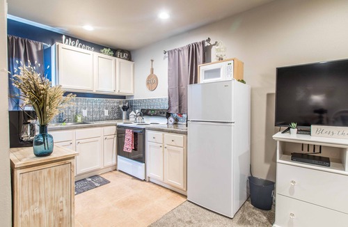 Historic Grand Junction House | The Carriage House Studio: Central Modern Comfort