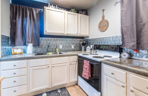 Historic Grand Junction House | The Carriage House Studio: Central Modern Comfort