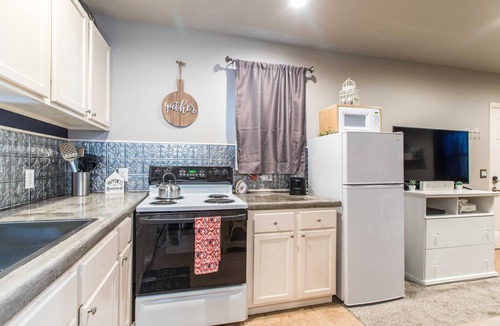 Historic Grand Junction House | The Carriage House Studio: Central Modern Comfort