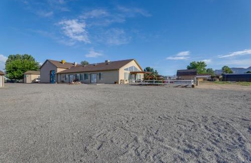 Fruitvale House | The Farmhouse at Grand Valley Getaway w/Alpacas!