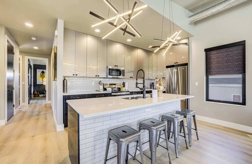 Monument Apartment | The Gallery! Luxury Residence w/Front Range Views