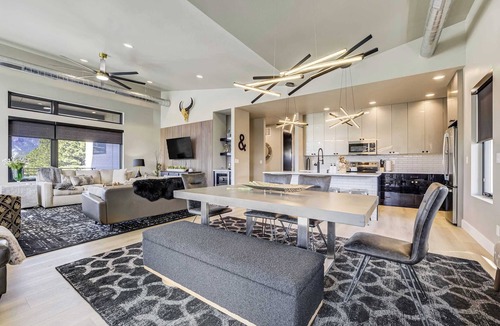 Monument Apartment | The Gallery! Luxury Residence w/Front Range Views