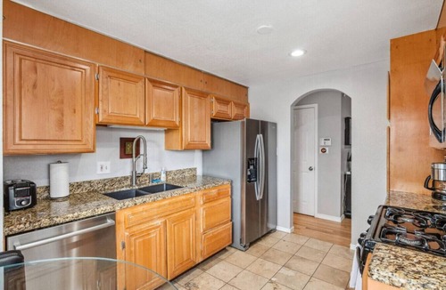 North Alameda Apartment | The Gem of Lakewood!