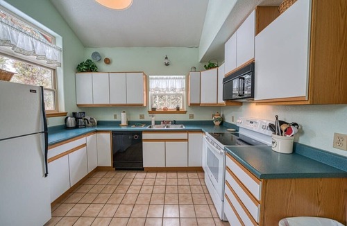 Leadville Cabin | The Giddy Betsy — 3BR Cabin + Loft, Sleeps 8 near Twin Lakes & Mt. Elbert