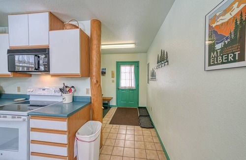 Leadville Cabin | The Giddy Betsy — 3BR Cabin + Loft, Sleeps 8 near Twin Lakes & Mt. Elbert