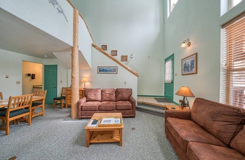Leadville Cabin | The Giddy Betsy — 3BR Cabin + Loft, Sleeps 8 near Twin Lakes & Mt. Elbert