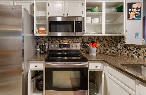 Glendale Condo | The Glendale Gem | Walk to Shops & Trail