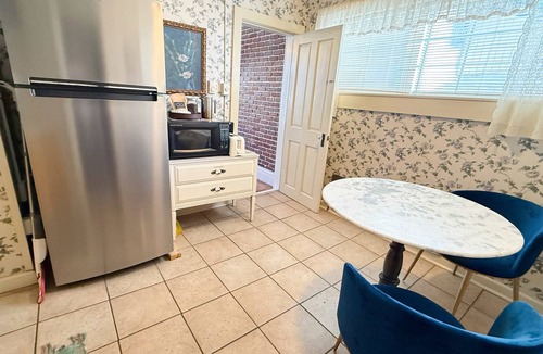 Leadville House | The Governor's Parlor — Historic 1BR in Downtown Leadville, Sleeps 2, Pets OK