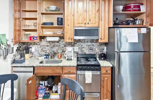 Granby Condo | The Grand Nook. Charming studio with full kitchen and bath. Amazing Amenities!