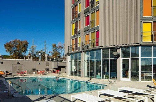 Jefferson Park Apartment | The Groovy Getaway