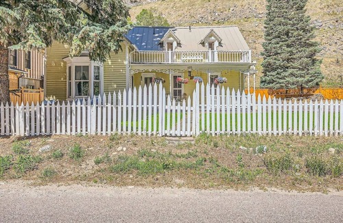 Historic District Apartment | The Historic: Victorian Charm!