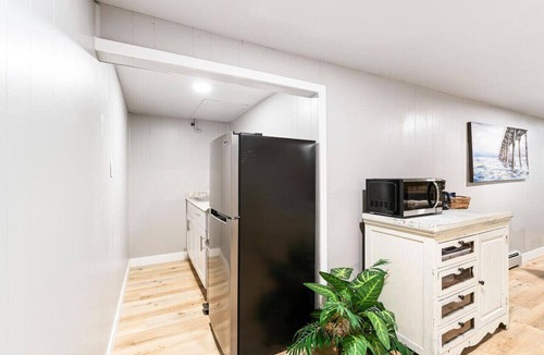 Holbrook Park Apartment | The King’s Nook | Lakewood Hot Tub Hideaway