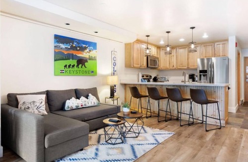 Mountain House Apartment | The Liftside | Hot Tub, Pool | 3-Min Walk to Lift!