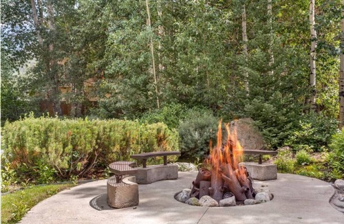 Mountain House Apartment | The Liftside | Hot Tub, Pool | 3-Min Walk to Lift!