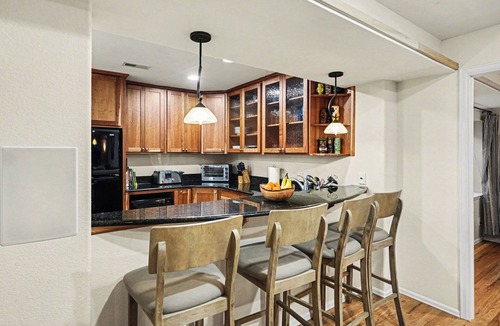 Broomfield Apartment | The Lily Pad-1700sqft Exec Suite. Kitchen, Office, Gym, theater. Shared Entrance