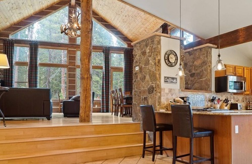 Valley of the Sun Cabin | The Lodge at Spruce Hill - Mountain views, hot tub, just south of Breckenridge!