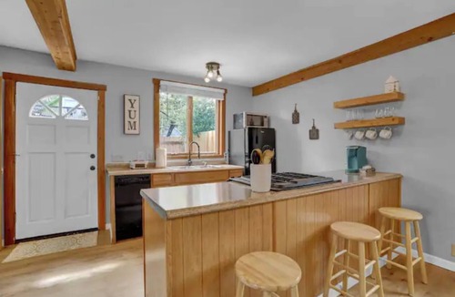 Central Colorado Springs House | The Loft House ~ Downtown Location ~ Secluded Hot Tub