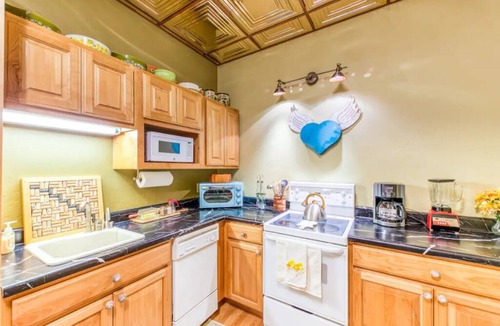 Delta Cottage | The Lovemore Inn
