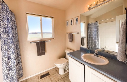 Monument House | The Mountain Lake Manor [Minutes from USAFA]