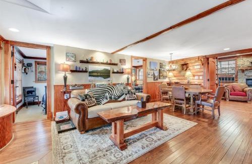 Estes Park House | The Overlook at Eagle Cliff Estes Park Mountain Retreat w Hot Tub & Outdoor Bar