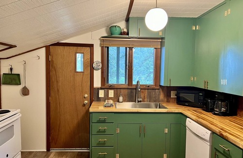 Estes Park Cabin | The Rose Den - Romantic Mountain Cabin with Views!